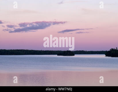 Schweden, Smaland, EksjÃ¶, Sommernachtstraum Stimmung am See Solgen Stockfoto