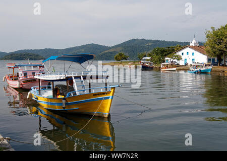Kleine touristische Stadt Paraty am Tage der Pfingsten - ein katholischer Feiertag Stockfoto
