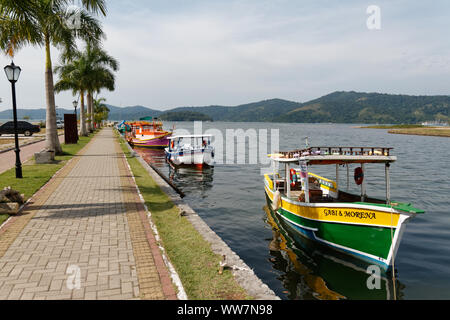 Kleine touristische Stadt Paraty am Tage der Pfingsten - ein katholischer Feiertag Stockfoto