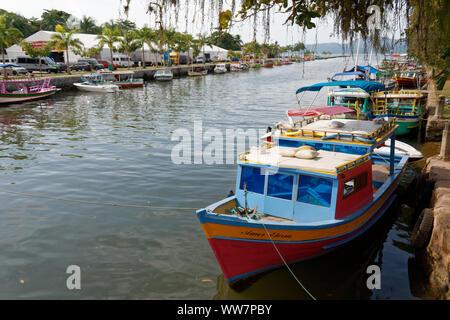 Kleine touristische Stadt Paraty am Tage der Pfingsten - ein katholischer Feiertag Stockfoto