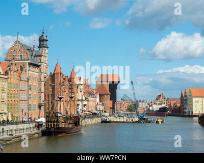 Alten Hafen und dem Kran (ŻURAW) in Danzig, Polen Stockfoto