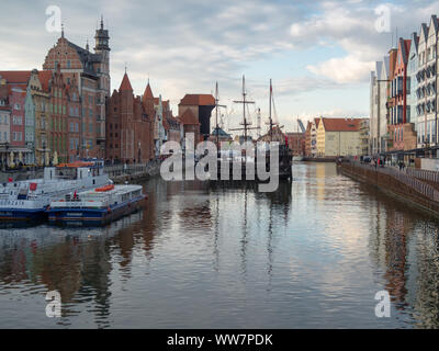 Alten Hafen und dem Kran (ŻURAW) in Danzig, Polen Stockfoto