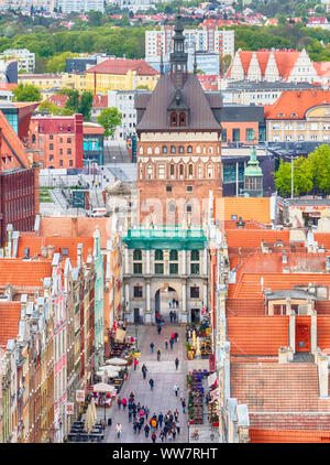 Ansicht der Long Lane (Ulica Długa) aus dem Rathausturm in Danzig, Polen Stockfoto
