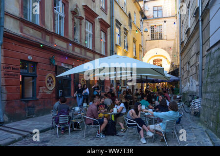 Lemberg (Lwiw, Lemberg): Virmenska Straße, Restaurant, Oblast Lwiw, Ukraine Stockfoto