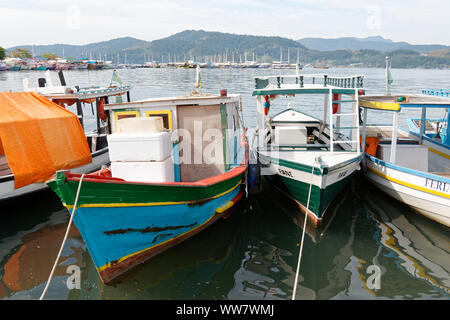 Kleine touristische Stadt Paraty am Tage der Pfingsten - ein katholischer Feiertag Stockfoto