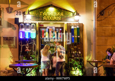 Lemberg (Lwiw, Lemberg): Bar' Galizischen alchemy" in Virmenska Straße, Oblast Lwiw, Ukraine Stockfoto