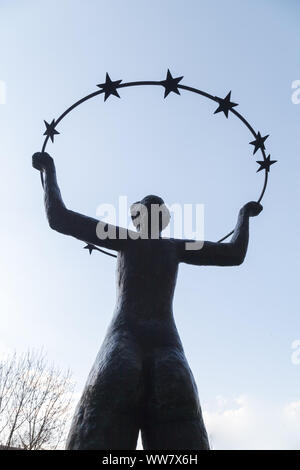 Europa Statue mit einem Ring mit Sterne in der Hand, sie steht hinter dem Europäischen Parlament in Straßburg, Stockfoto