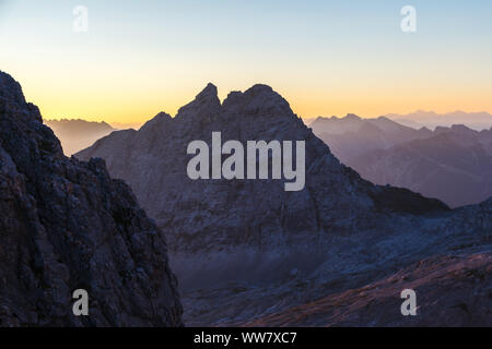 Blick auf die Berge im Wettersteingebirge in der Nähe von Garmisch-Partenkirchen, Bayern, Deutschland, Stockfoto