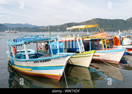 Kleine touristische Stadt Paraty am Tage der Pfingsten - ein katholischer Feiertag Stockfoto