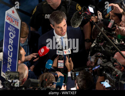 Houston, Texas, USA. 12 Sep, 2019. BETO O'Rourke in der Spin Zimmer nach der demokratischen Debatte an der Texas Southern University. Credit: Brian Cahn/ZUMA Draht/Alamy leben Nachrichten Stockfoto