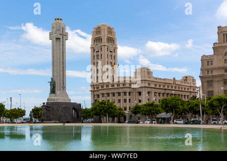 Denkmal Monumento a los Caidos, Gemeinde, Insel, Palast, Palacio Insular, Fuente de la Plaza de España, die Plaza de España, Santa Cruz de Tenerife, Teneriffa, Kanarische Inseln, Spanien, Europa Stockfoto