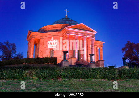 Deutschland, Stuttgart, Nacht, Fotografie, bunt beleuchtete Grab Kapelle auf dem Württemberg in Stuttgart-Rotenberg Stockfoto