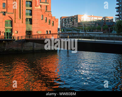 Brooktorhafen und Leon Brücke in Hamburg, Deutschland, Europa Stockfoto