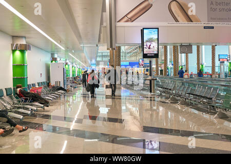 DUBAI, VAE - ca. Januar, 2019: Innenraum geschossen von Dubai International Airport. Stockfoto