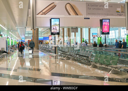 DUBAI, VAE - ca. Januar, 2019: Innenraum geschossen von Dubai International Airport. Stockfoto