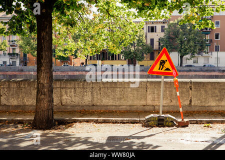 Street Scene am Flußufer in Verona, Italien Stockfoto