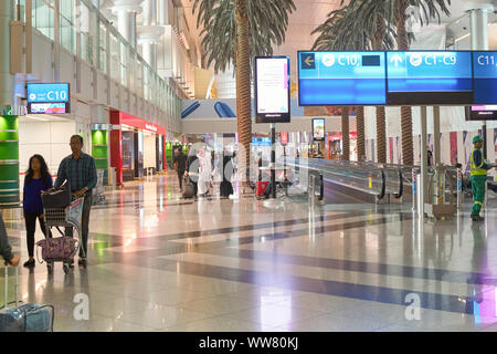 DUBAI, VAE - ca. Januar, 2019: Innenraum geschossen von Dubai International Airport. Stockfoto