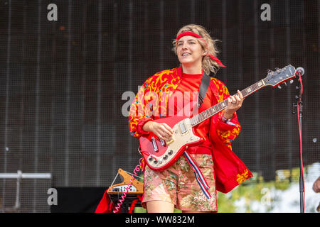 September 13, 2019, Chicago, Illinois, USA: CAROLINE ROSE während der Riot Fest Musik Festival bei Douglas Park in Chicago, Illinois (Bild: © Daniel DeSlover/ZUMA Draht) Stockfoto