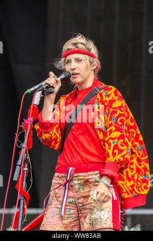 September 13, 2019, Chicago, Illinois, USA: CAROLINE ROSE während der Riot Fest Musik Festival bei Douglas Park in Chicago, Illinois (Bild: © Daniel DeSlover/ZUMA Draht) Stockfoto