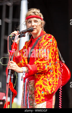 September 13, 2019, Chicago, Illinois, USA: CAROLINE ROSE während der Riot Fest Musik Festival bei Douglas Park in Chicago, Illinois (Bild: © Daniel DeSlover/ZUMA Draht) Stockfoto