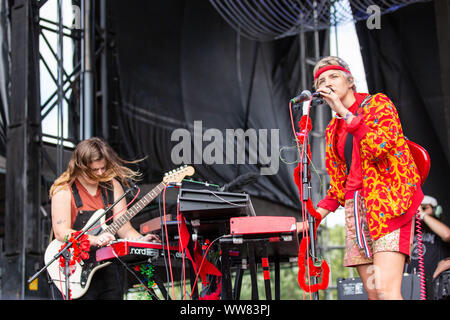 September 13, 2019, Chicago, Illinois, USA: CAROLINE ROSE während der Riot Fest Musik Festival bei Douglas Park in Chicago, Illinois (Bild: © Daniel DeSlover/ZUMA Draht) Stockfoto