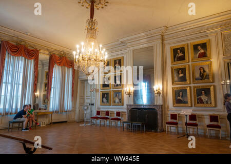 Allgemeine Ansicht der Schönheitengalerie König Ludwigs I., Schloss Nymphenburg (Schloss Nymphenburg), München, Bayern, Deutschland. Stockfoto