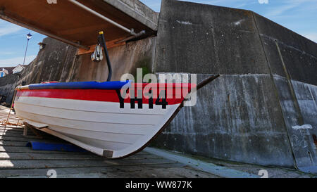 Ein Fischerboot auf dem Slipway Stockfoto