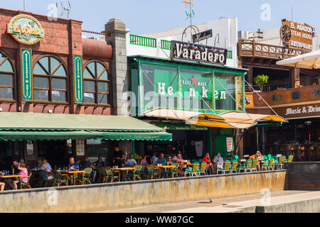 Heinken bar und El Varadero, Puerto del Carmen, Lanzarote, Kanarische Inseln, Spanien, Europa Stockfoto