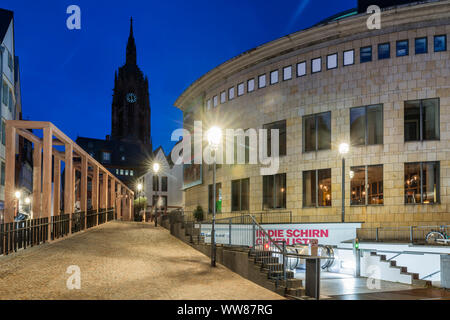 Frankfurt am Main, Hessen, Deutschland, Europa, die Kunsthalle Schirn, der Kaiserdom St. Bartholomäus in der neuen Altstadt Stockfoto