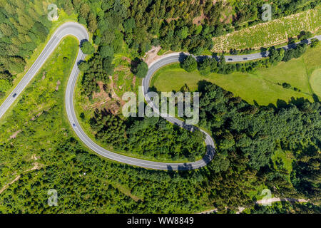 Haarnadelkurven, Am Bilstein, Landstraße L870, Motorrad Track mit gefährlichen Kurven, Brilon, Sauerland, Nordrhein-Westfalen, Deutschland Stockfoto