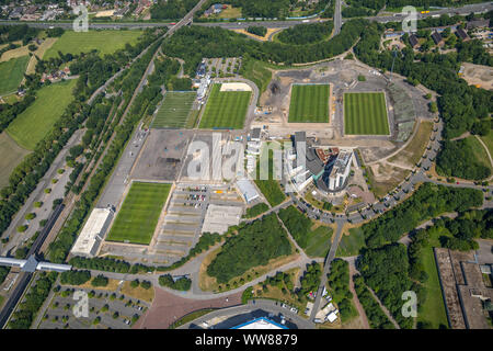 Luftaufnahme, ARENA PARK Gelsenkirchen, Veltins Arena, Arena in Gelsenkirchen ist das Fußballstadion des Deutschen Fußball-Bundesligisten FC Schalke 04, dem ehemaligen Park Stadium, Gelsenkirchen, Ruhrgebiet, Nordrhein-Westfalen, Deutschland Stockfoto