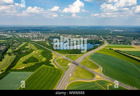 Luftaufnahme, Autobahnkreuz A59, A524, Hauptstraße 8 und KrefelderstraÃŸe B 288, Duisburg, Ruhrgebiet, Nordrhein-Westfalen, Deutschland Stockfoto