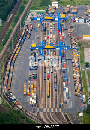 Luftaufnahme, der Duisburger Hafen, Logistik Standort Logport 3 auf dem Rhein in der Nähe von Hohenbudberg, Duisburg Huckingen, Bahnanschluss und Container verladen, Container Terminal, Duisburg, Ruhrgebiet, Nordrhein-Westfalen, Deutschland Stockfoto