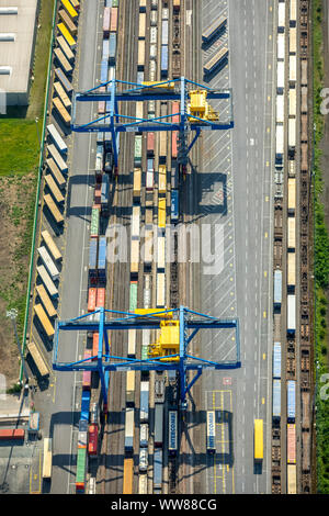 Luftaufnahme, der Duisburger Hafen, Logistik Standort Logport 3 auf dem Rhein in der Nähe von Hohenbudberg, Duisburg Huckingen, Bahnanschluss und Container verladen, Container Terminal, Duisburg, Ruhrgebiet, Nordrhein-Westfalen, Deutschland Stockfoto