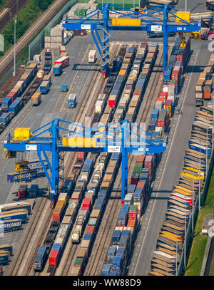 Luftaufnahme, der Duisburger Hafen, Logistik Standort Logport 3 auf dem Rhein in der Nähe von Hohenbudberg, Duisburg Huckingen, Bahnanschluss und Container verladen, Container Terminal, Duisburg, Ruhrgebiet, Nordrhein-Westfalen, Deutschland Stockfoto