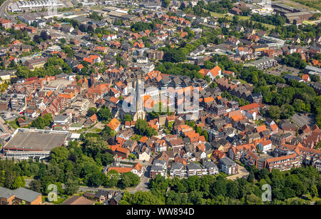 Luftaufnahme, Werne City Center, St. Christophorus Kirche, Markt, Friedhof, Stadt, Stadtzentrum, Übersicht, Werne, Ruhrgebiet, Nordrhein-Westfalen, Deutschland Stockfoto