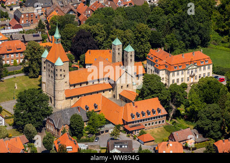 Luftaufnahme, Stiftskirche St. Bonifatius Freckenhorst, Kirchplatz, Schloss Freckenhorst, EverwordstraÃŸe, Freckenhorst, Warendorf, MÃ¼nsterland, Nordrhein-Westfalen, Deutschland, Europa Stockfoto