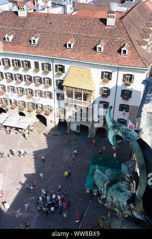 Innsbruck, Haus Goldenes Dachl (Golden Roof), Wasserspeier, Straße Herzog-Friedrich-Straße, Blick vom Stadtturm (city tower) Altes Rathaus (Altes Rathaus), Region Innsbruck, Tirol, Österreich Stockfoto