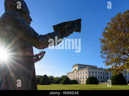 FertÃ¶d, Schloss Esterhazy (Schloss Esterhazy), Statue des Komponisten Joseph Haydn, Parkside, Park am Neusiedler See (Neusiedler See), GyÃ¶r-Moson-Sopron, Ungarn Stockfoto