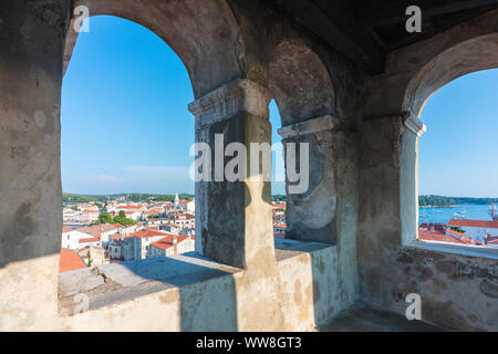 Porec - Parenzo, Euphrasius-basilika, Blick über die Dächer der Stadt vom Glockenturm, Weltkulturerbe der UNESCO, Istrien, Adria, Kroatien Stockfoto