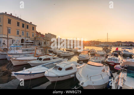 Rovinj - Rovigno, den Hafen, Istrien, Kroatien Stockfoto