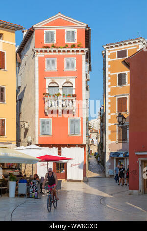 Rovinj - Rovigno, farbenfrohe Gebäude in Carera Straße, Istrien, Adria, Kroatien Stockfoto