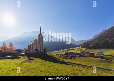 Die Pfarrkirche von Kartitsch im Gailtal, Bezirk Lienz, Tirol, Österreich Stockfoto