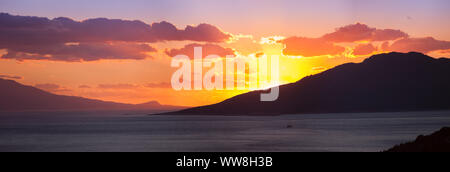 Sonnenuntergang über schwarzen Insel, 20 km südöstlich von Bodrum, Türkei gesehen, Stockfoto