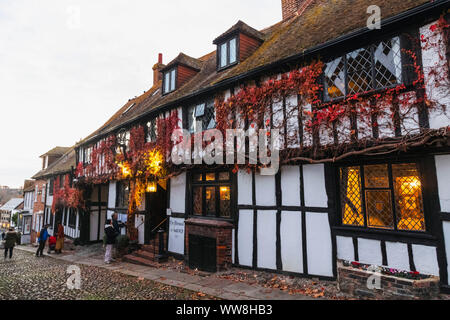 England, East Sussex, Roggen, Mermaid Street, das Mermaid Inn Hotel und Pub Stockfoto