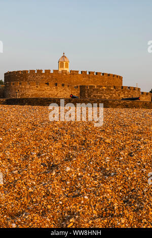 England, Kent, Deal, Strand und Deal Castle Stockfoto