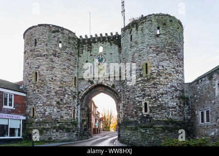 England, East Sussex, Roggen, die Mittelalterliche Landgate datiert 1330 Stockfoto