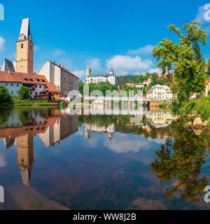 Rozmberk nad Vltavou, das Schloss von Rozmberk, und der Moldau, Moldau, Bezirk von Cesky Krumlov, Rozmberk nad Vltavou, Südböhmen, Tschechische Republik Stockfoto