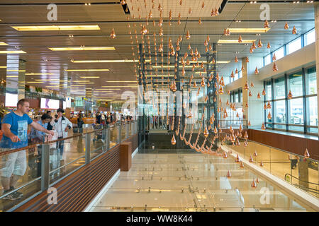 Singapur - ca. April 2019: Die kinetische Skulptur regen in Singapur Changi Flughafen, Terminal 1. Stockfoto