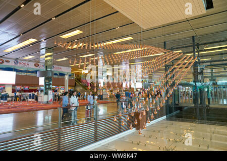 Singapur - ca. April 2019: Die kinetische Skulptur regen in Singapur Changi Flughafen, Terminal 1. Stockfoto